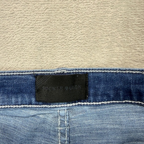 BUCKLE BLACK Jeans Women's 26 Fit No 75 Flare Medium Wash Whiskered Blue Denim - Picture 5 of 15